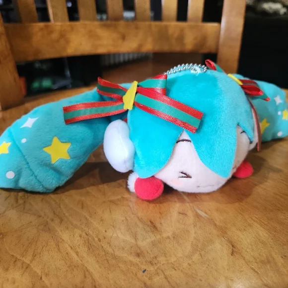 2019 Christmas Laying Miku Hatsune Vocaloid Plush Keychain - Picture 2 of 12